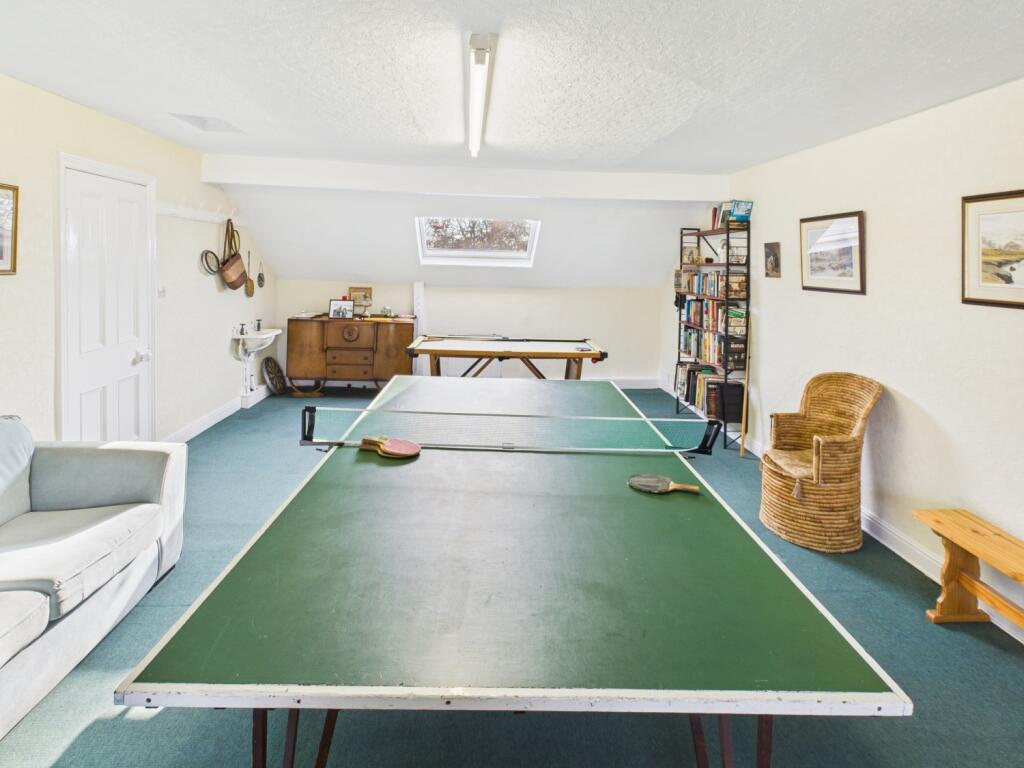 CAM04233G0-PR0042-STILL002