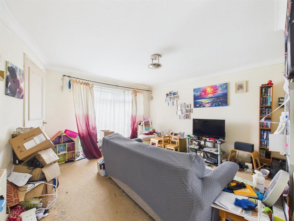 4 - Dinder Close.jpg