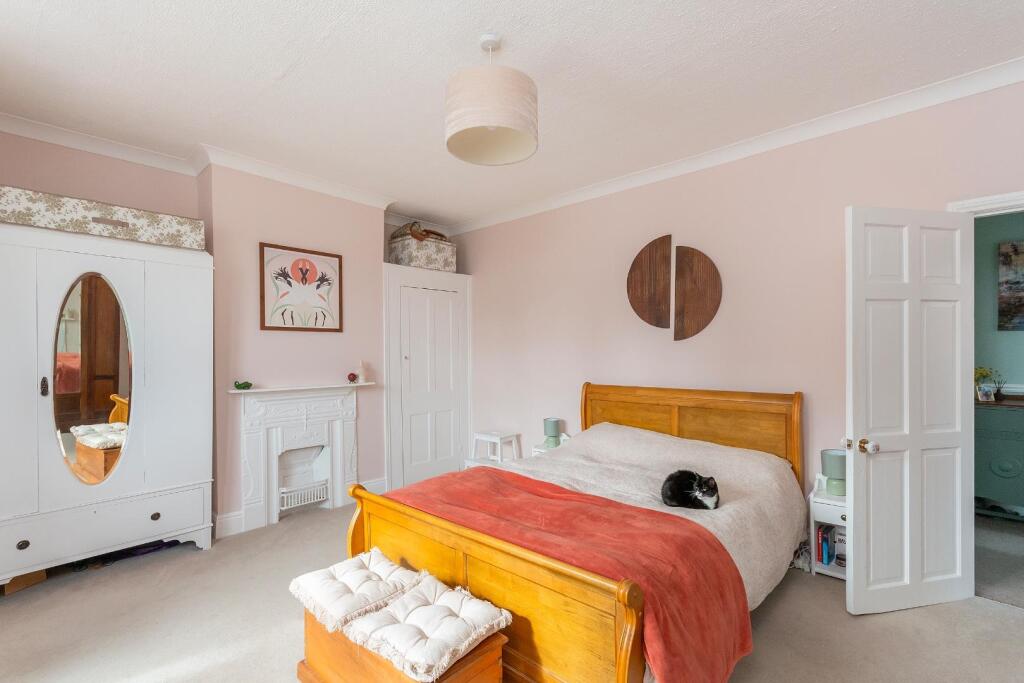 4M1RKE - Bedroom E.jpg