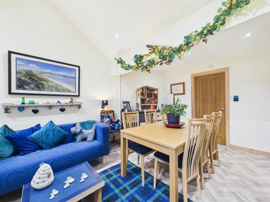 BEDROOM FOUR/DINING ROOM