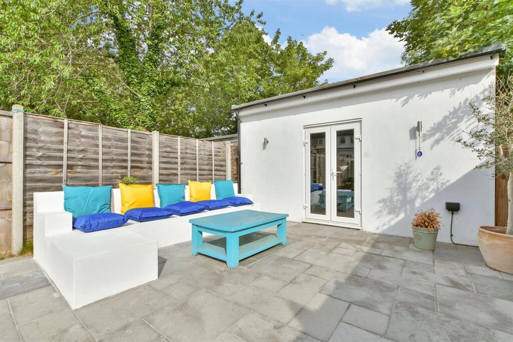 External Lifestyle Photograph