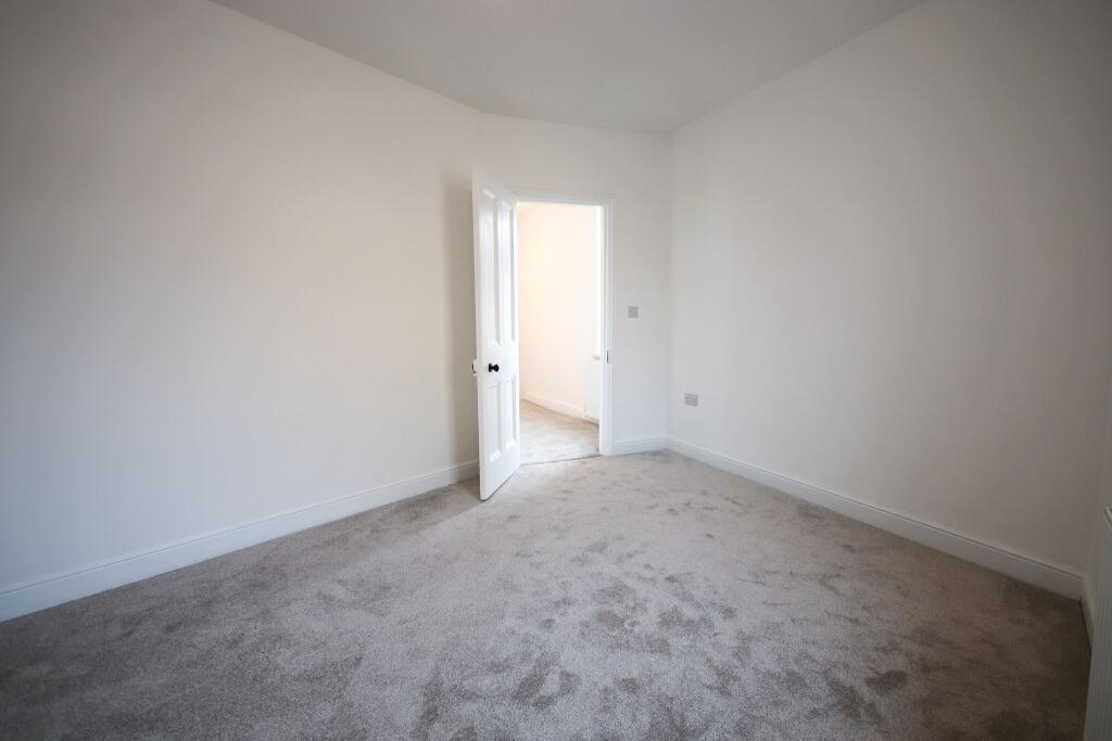 Main Bedroom (First Floor Front)