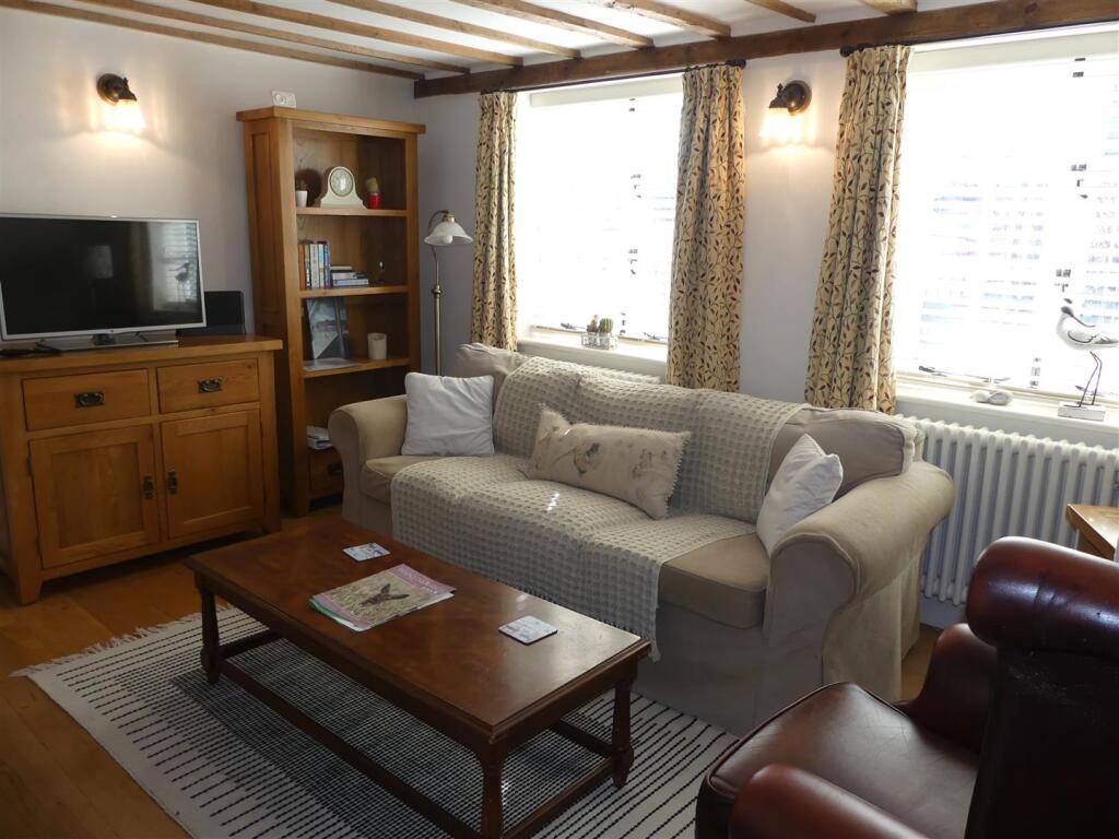 lounge 2.JPG