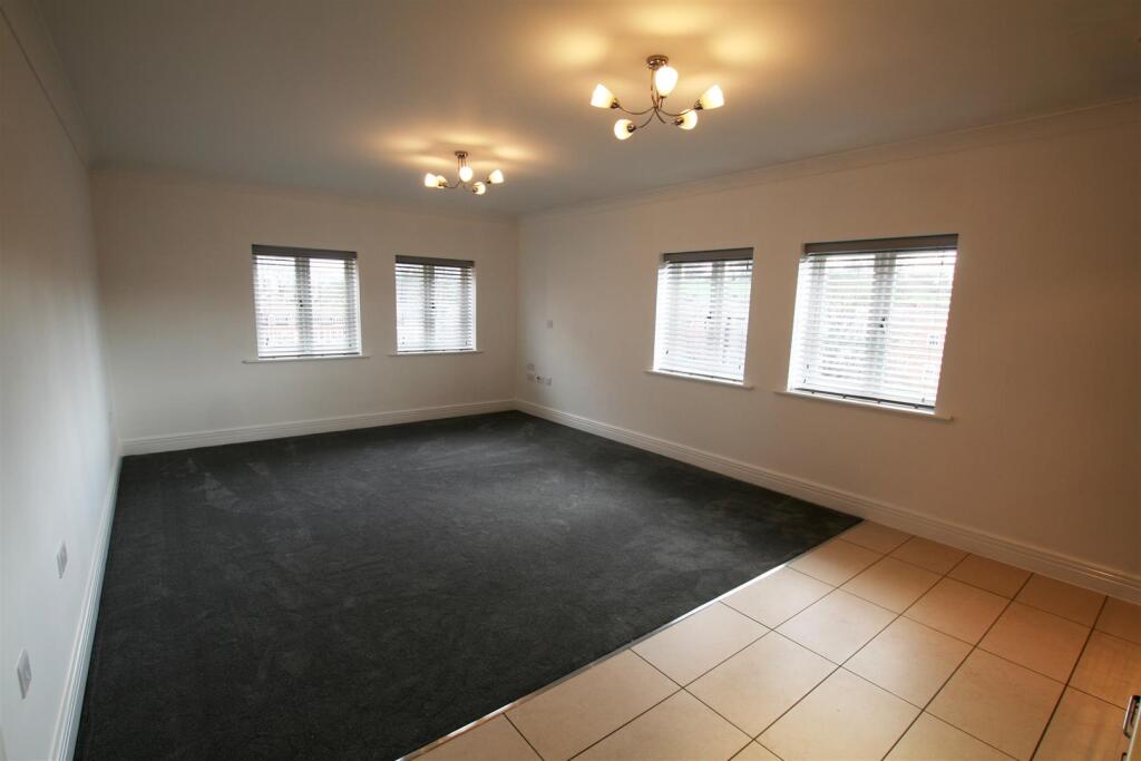 doughtycourt,9loungekitchen2.JPG