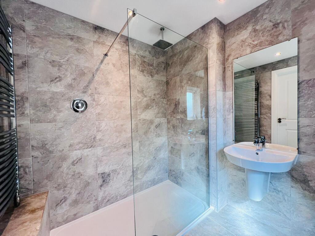 ENSUITE (2).jpg