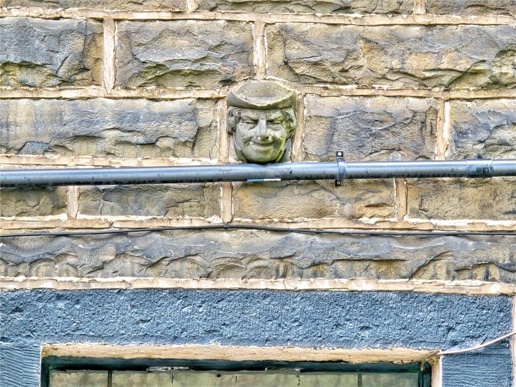 Feature Stone Detail