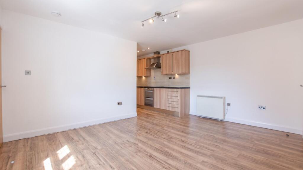 7 Crossley Crt (3).jpg