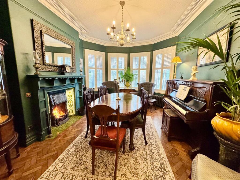 PHOTO-2025-11-19-17-59-55 (4).jpg