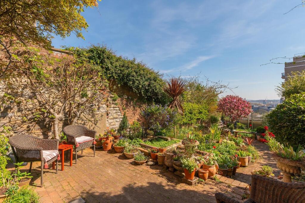 1S2PKN - Garden D.jpg