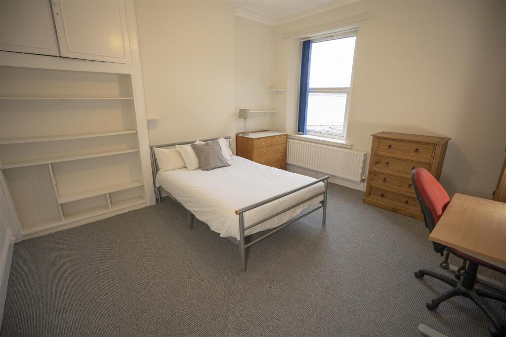 15 beach hill road bedroom 2.jpg