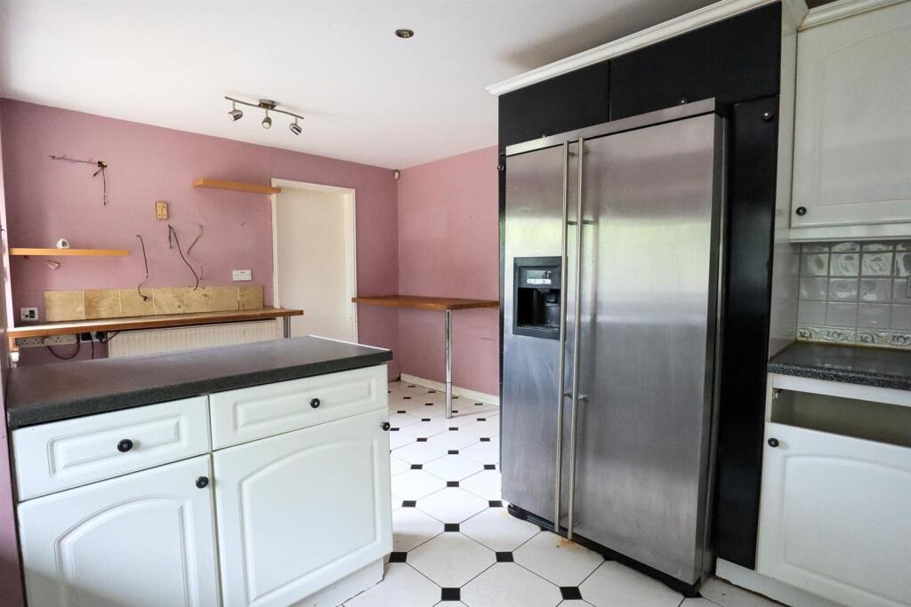 Kitchen (2).jpg
