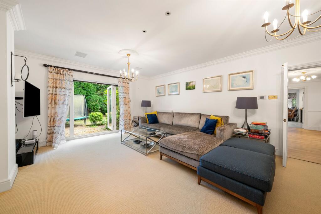 11 St David¿s Drive, Englefield Green, Egham, Surrey, TW20 0BA