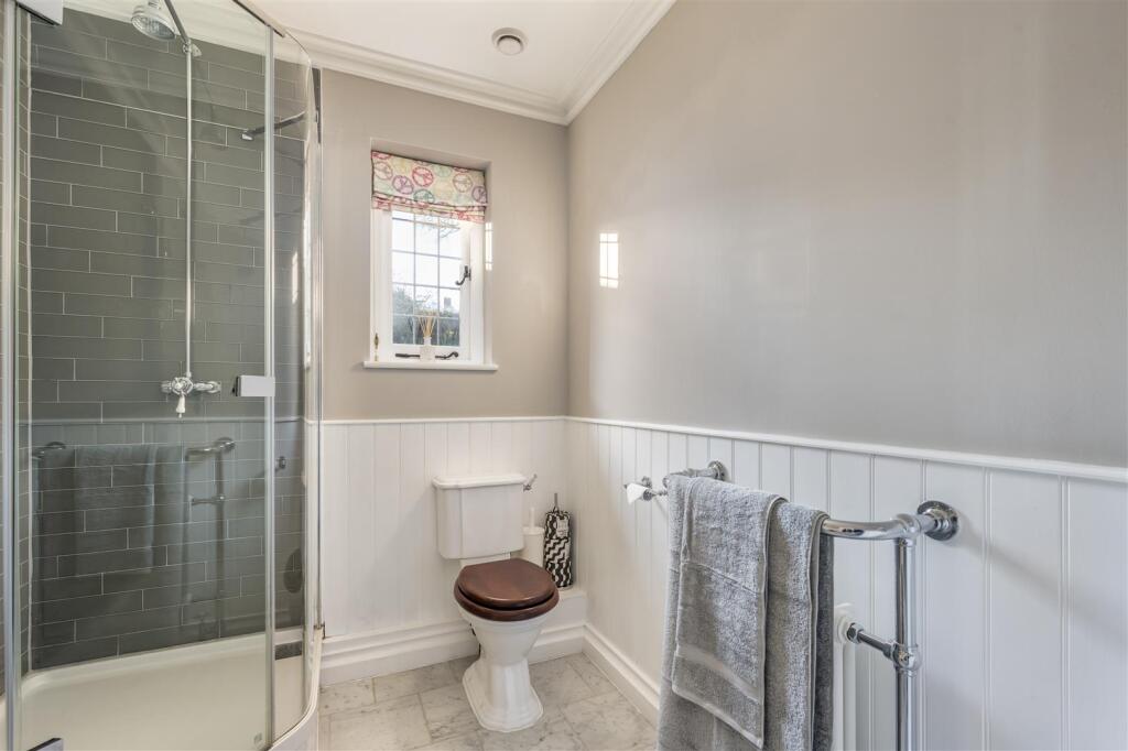 en suite shower.jpg