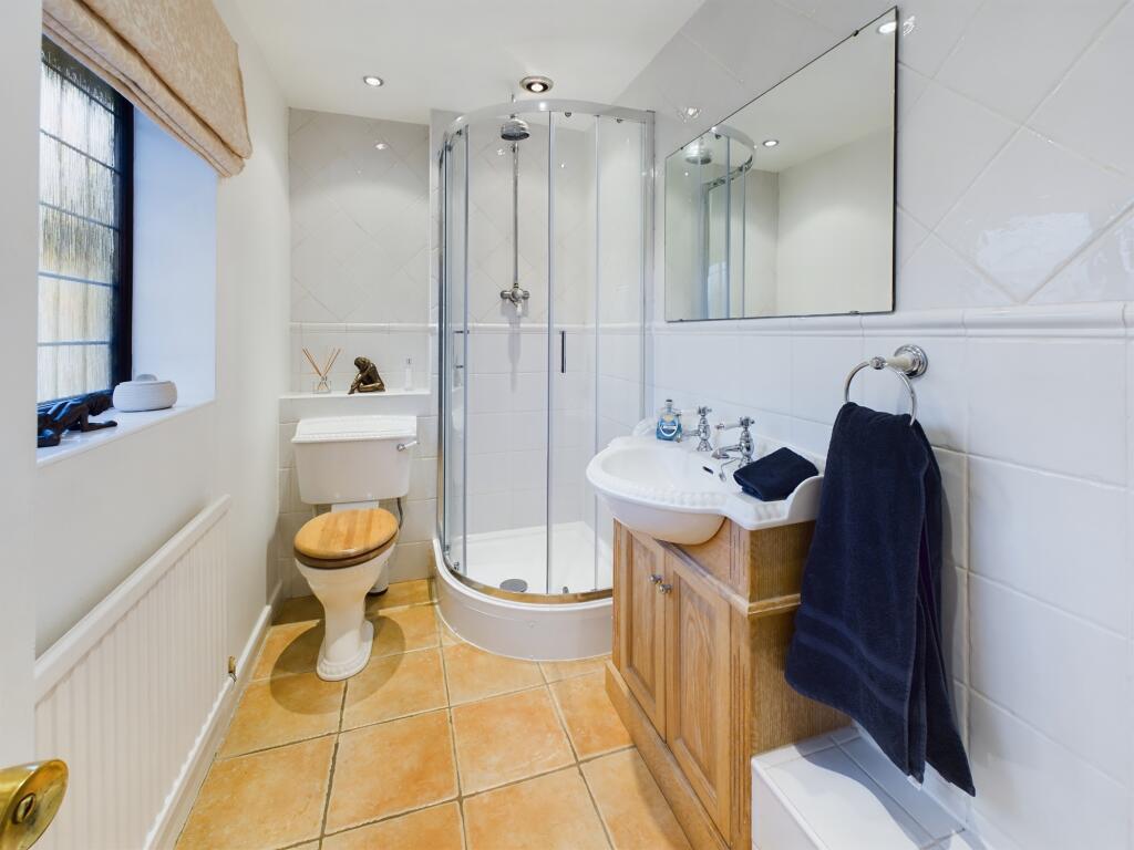 CAM02519G0-PR0203-STILL012