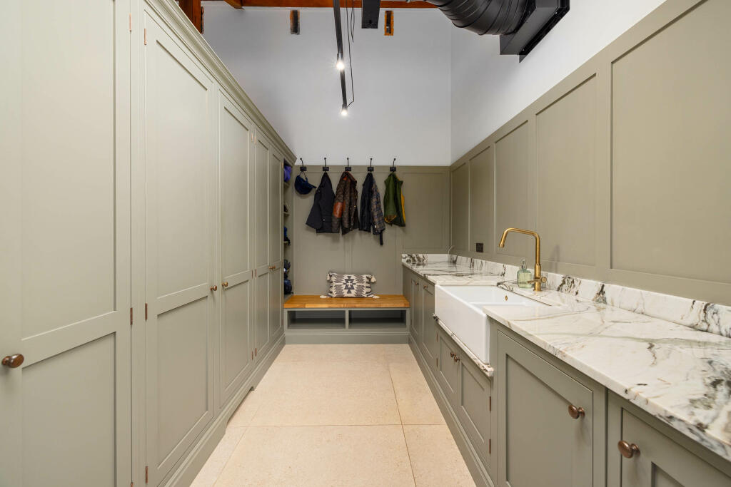 20231011-1155_Maison Haus - Blakeley Stables, Knut