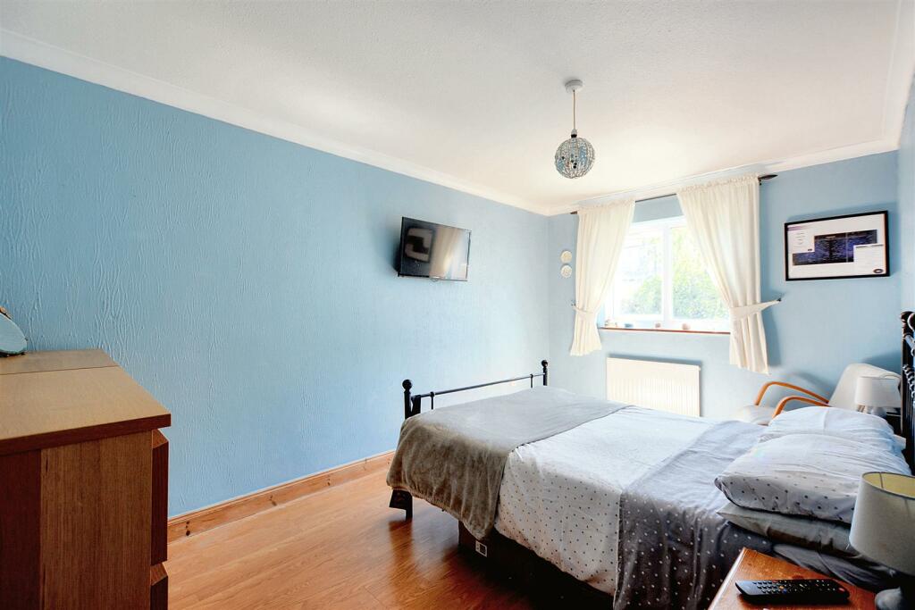 Bedroom 1_1.jpeg