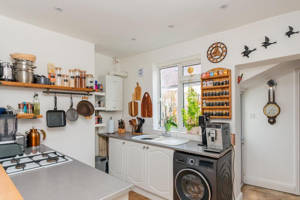 0M2SVP - Kitchen D.jpg