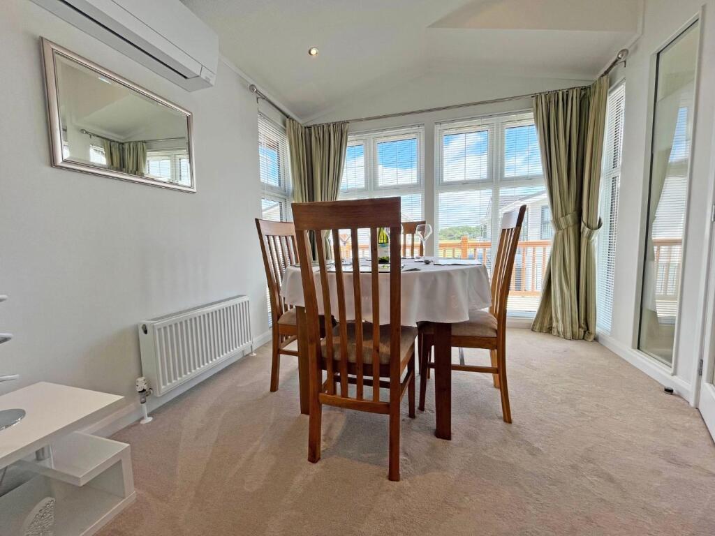 Dining Room 1.jpg