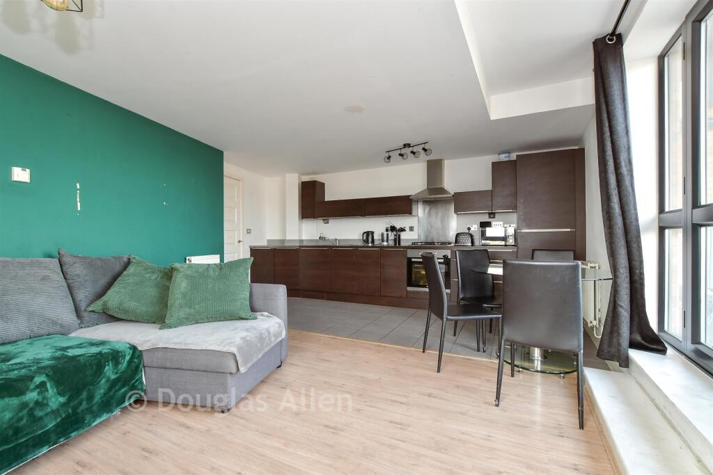 Lounge/Diner/ Kitchen