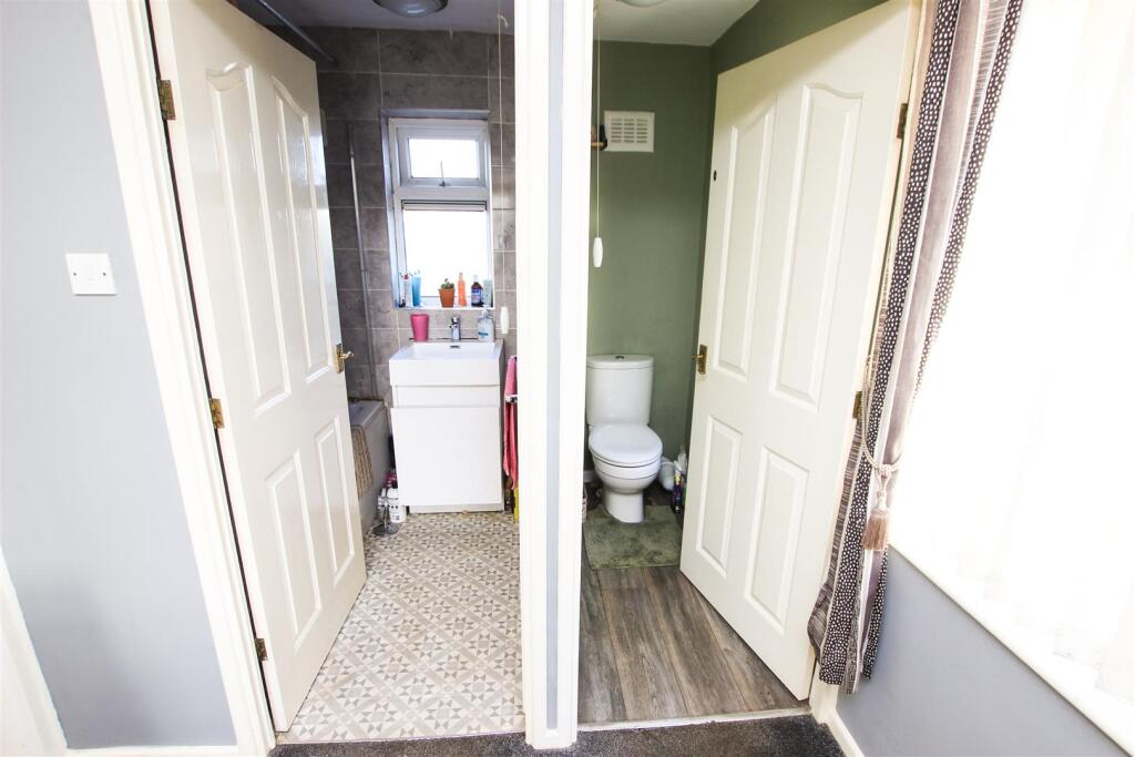 HOUSE BATHROOM &amp; WC