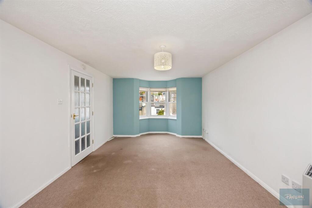 Park Crescent Place, Marlow Court 6_003.JPG