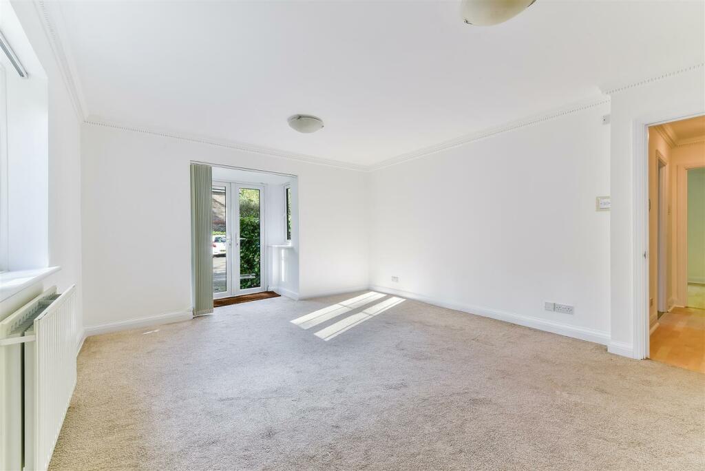 CORNER FARM CLOSE, 21- (4).jpg