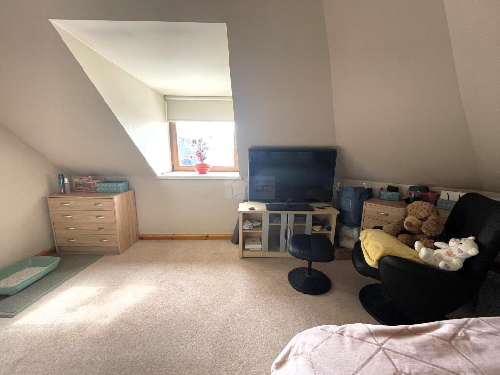 Bedroom 2b.JPG