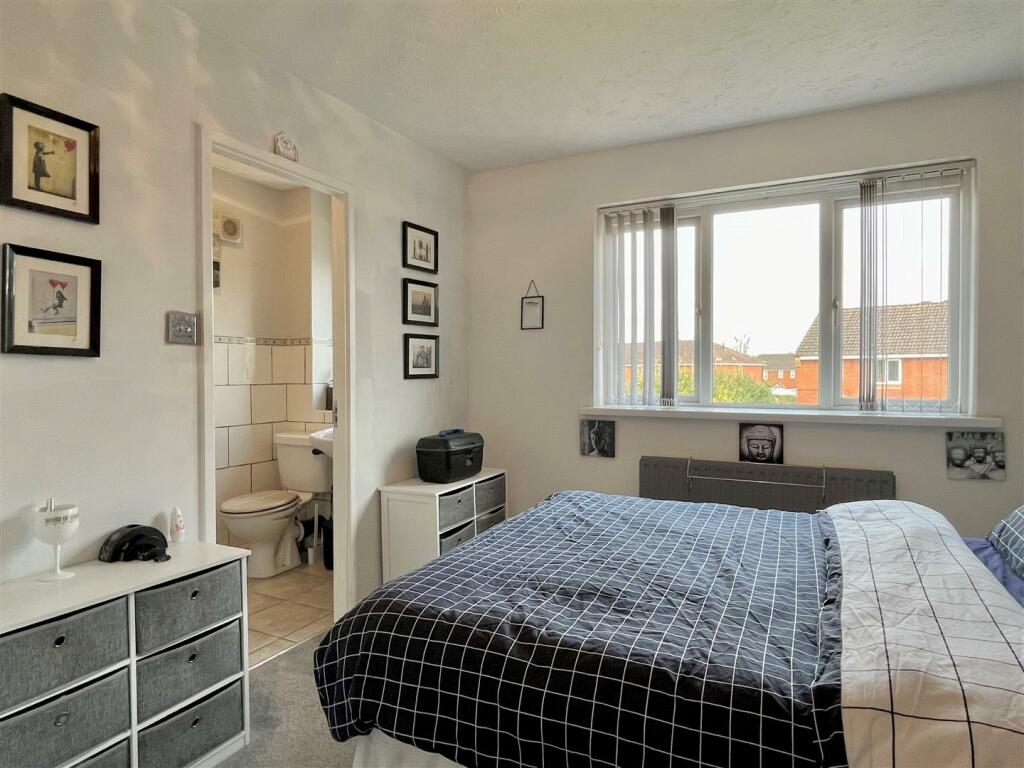 Bedroom a.jpg