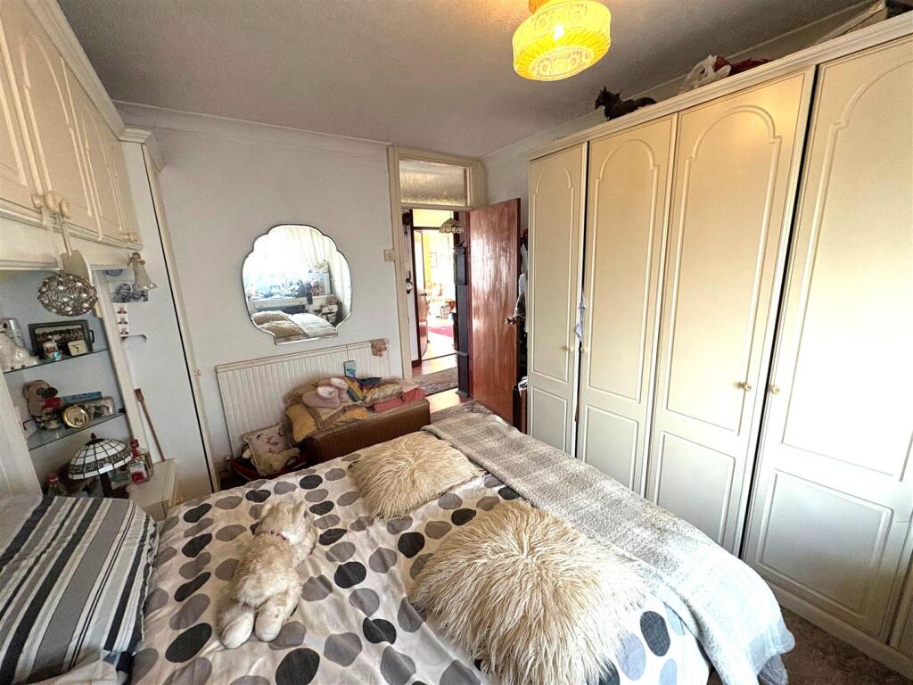 Bedroom 1c.jpg