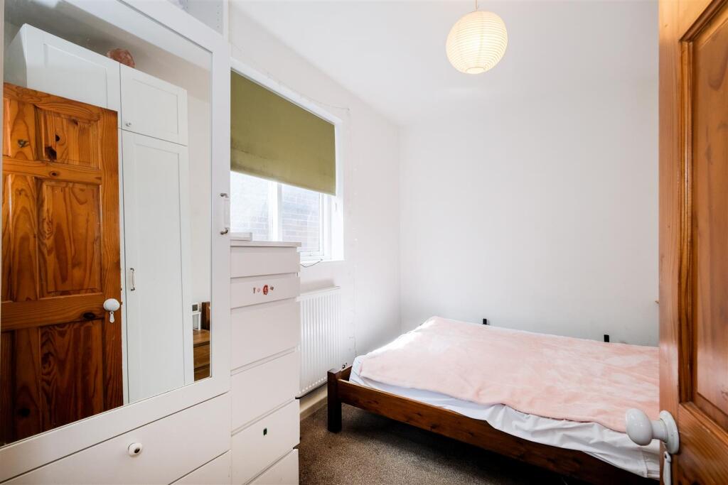 71 Bryon Road-3.jpg