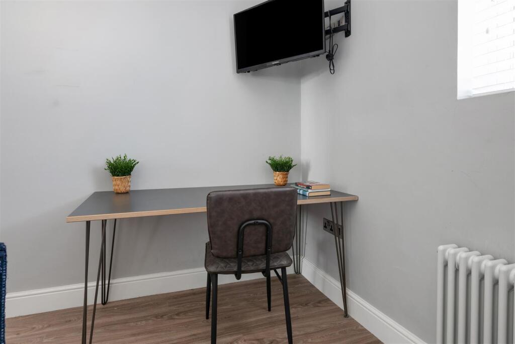 B, 11 Larkdale Rd-Hi-13.jpg