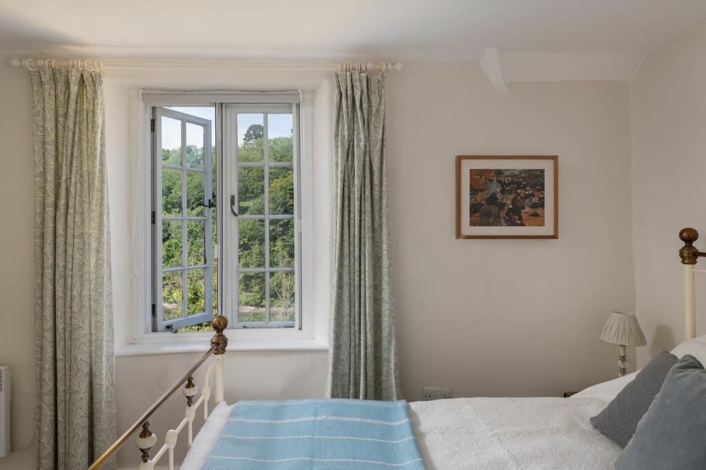 Coastguard Cottage Bedroom 1