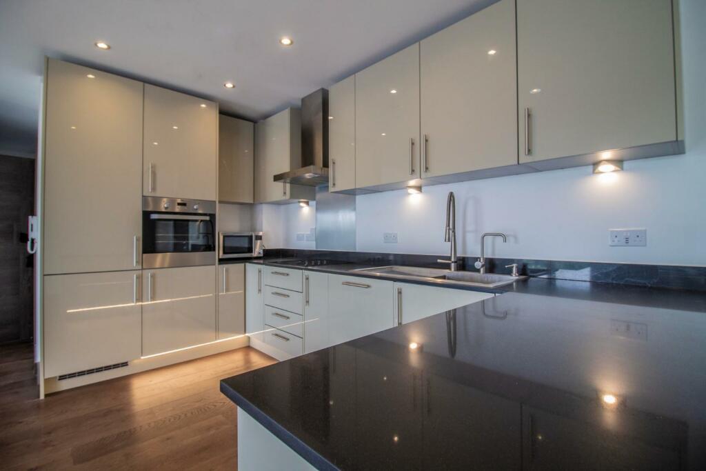 87 Harland Court [Kitchen] 02.jpg