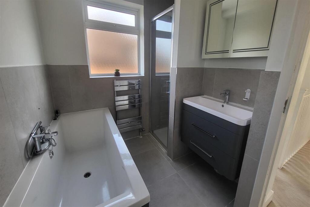 MODERN BATHROOM (pic 2)