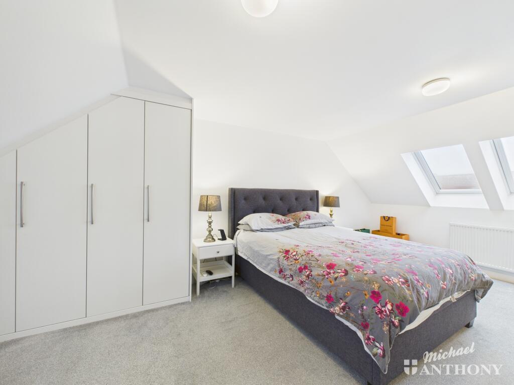 CAM02773G0-PR0384-STILL003