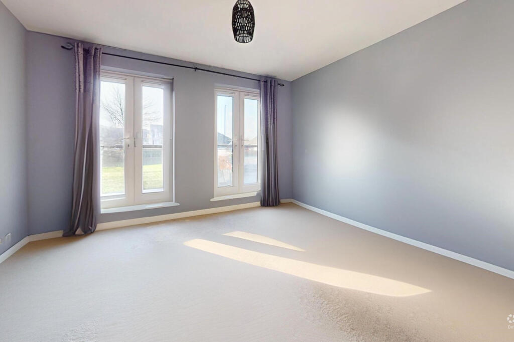 LIVING ROOM (UNFURNISHED)