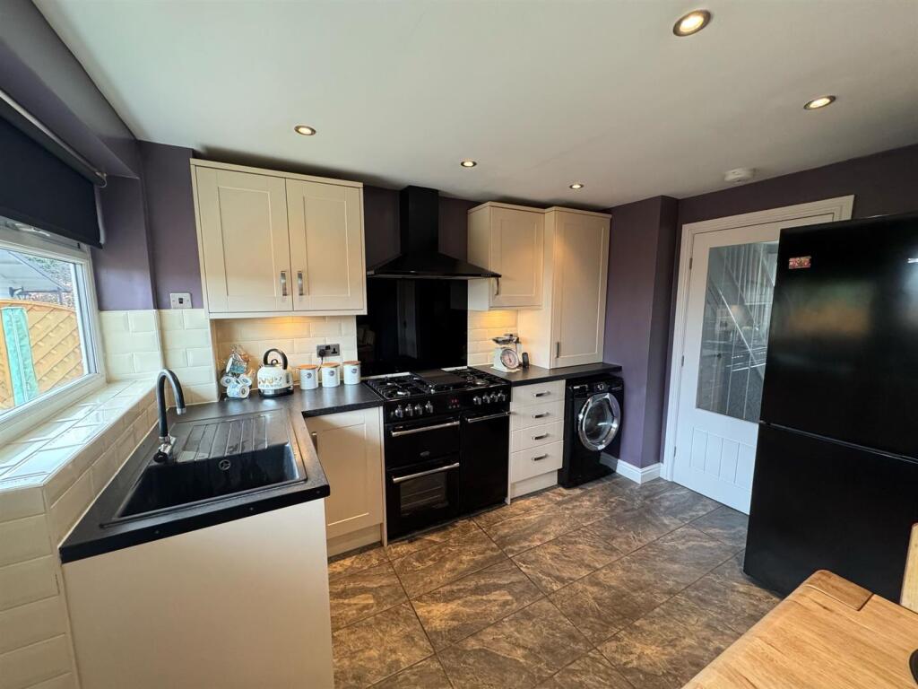 Kitchen/ Dining Room