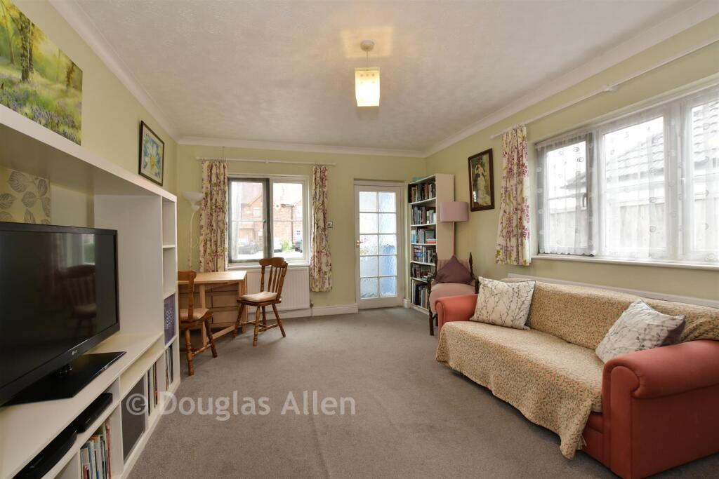 Lounge/Dining Room