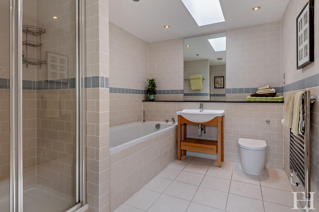 8641132-interiorW...