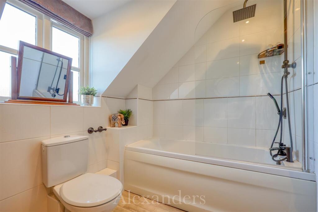 15 Dovecot Close-27.jpg