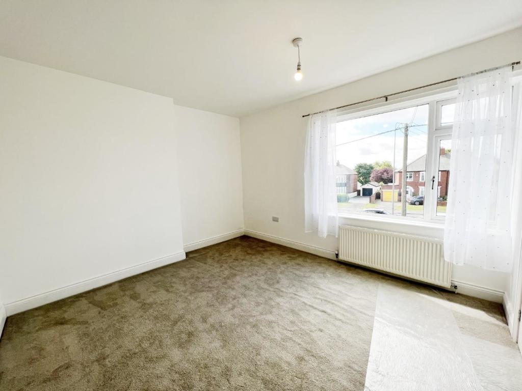 Bedroom 1 pic 1.jpg