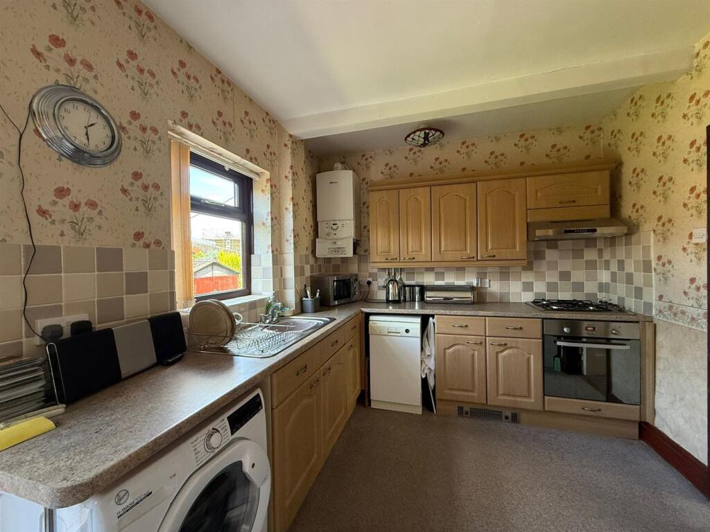 Kitchen 2.jpg