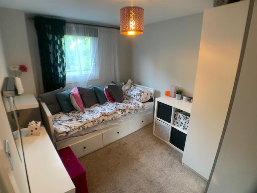 Spare bedroom / s...