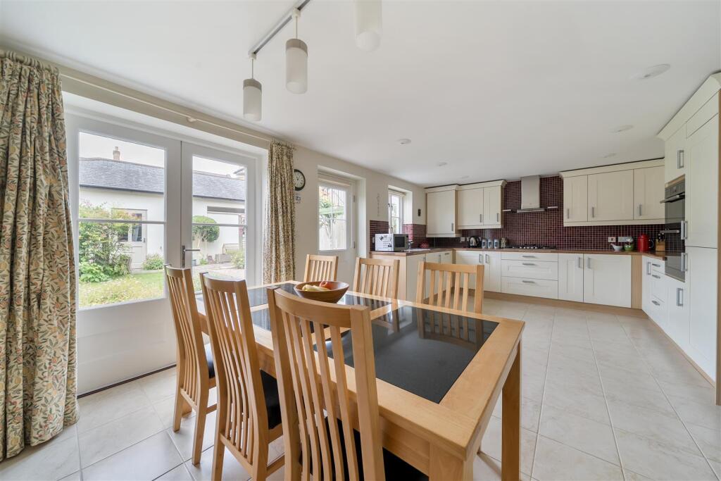 Dining kitchen