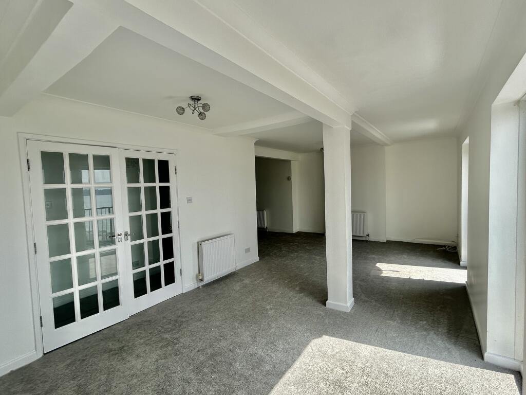 Lounge / Dining Room