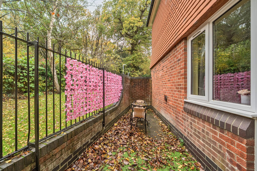 1376329-4-690c735...