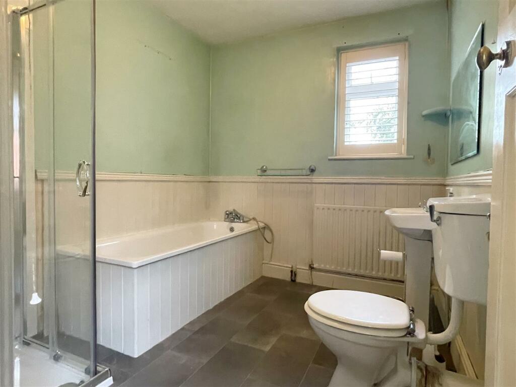 Bathroom 1.JPG