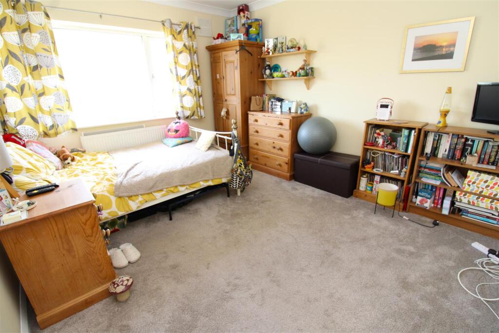 Bedroom..JPG