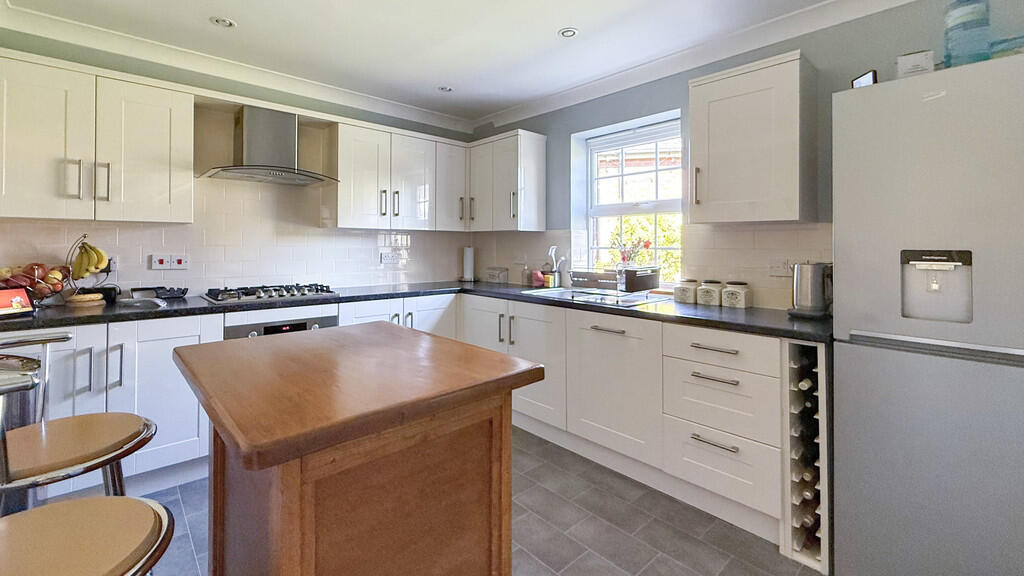 Kitchen/breakfast...