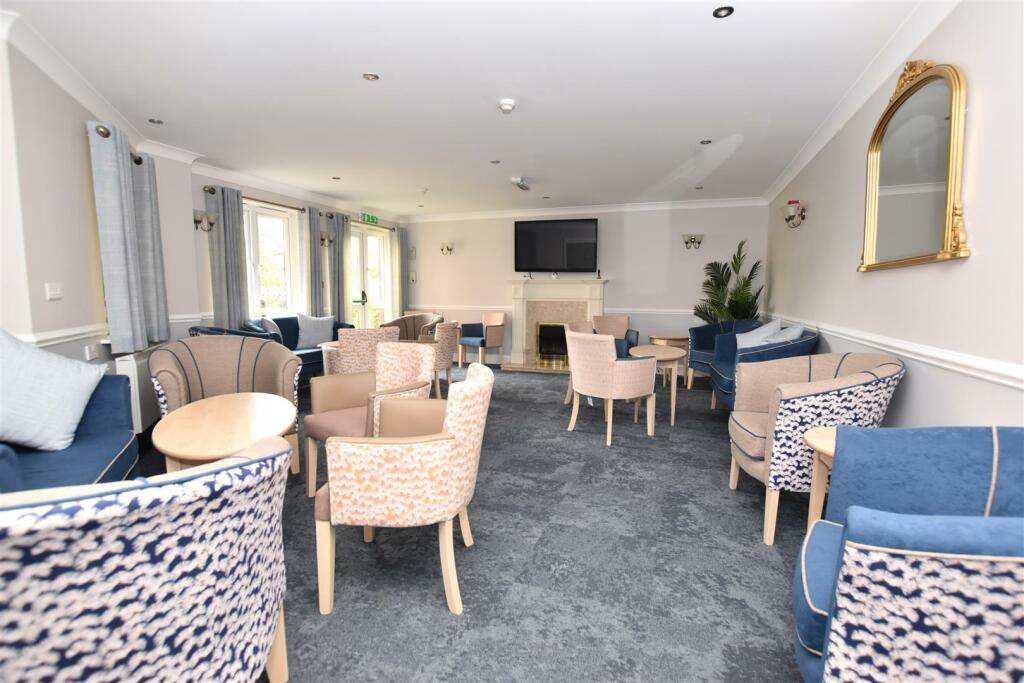 Residents Lounge.JPG